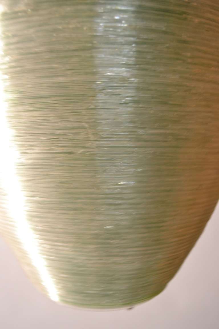 Mid-Century Modern Suspension en plastique filé en forme de ballon de football en vente