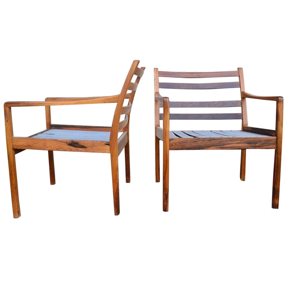 Paire de fauteuils en bois de rose Ole Wanscher en vente
