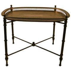 Tavolo classico con piano a vassoio in ottone