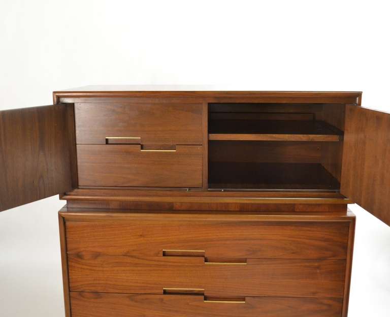 Gentlemans Chest on Chest Highboy Dresser by Cavalier Furniture In Excellent Condition In New York, NY