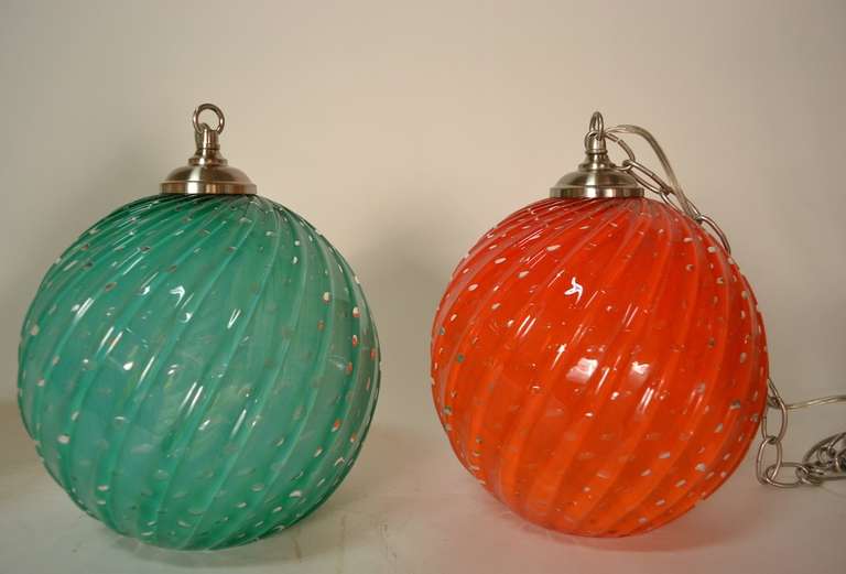 Murano Controlled Bubble Hanging Fixtures Chandeliers Pendants In Excellent Condition For Sale In New York, NY