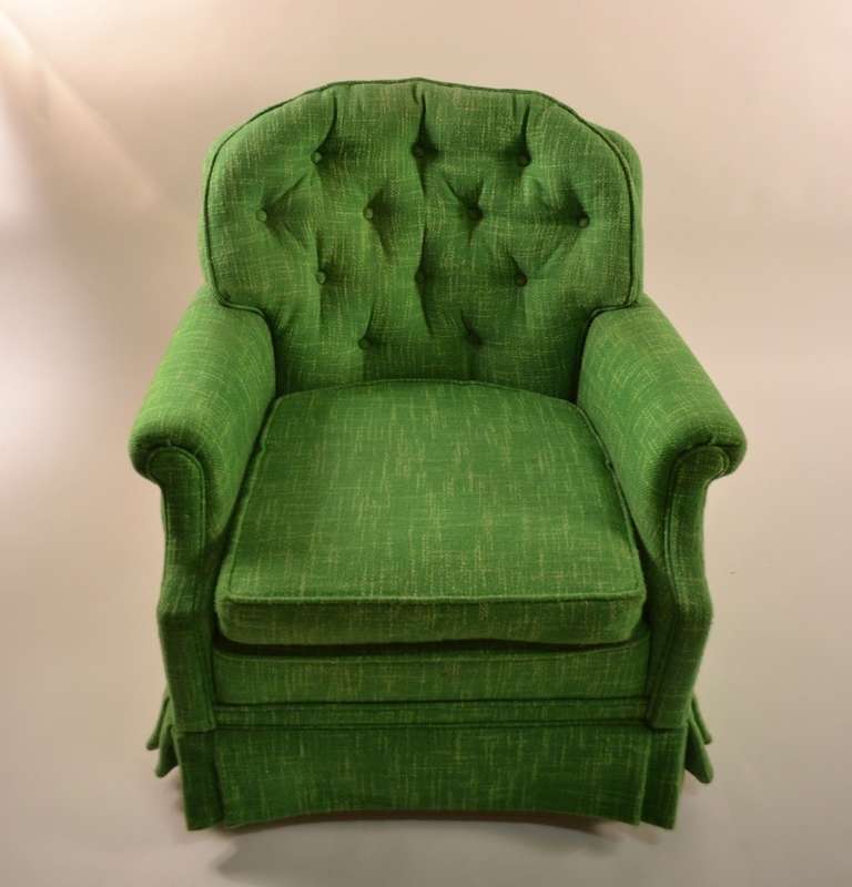 Pair of Decorative Green Tufted Armchairs In Excellent Condition In New York, NY