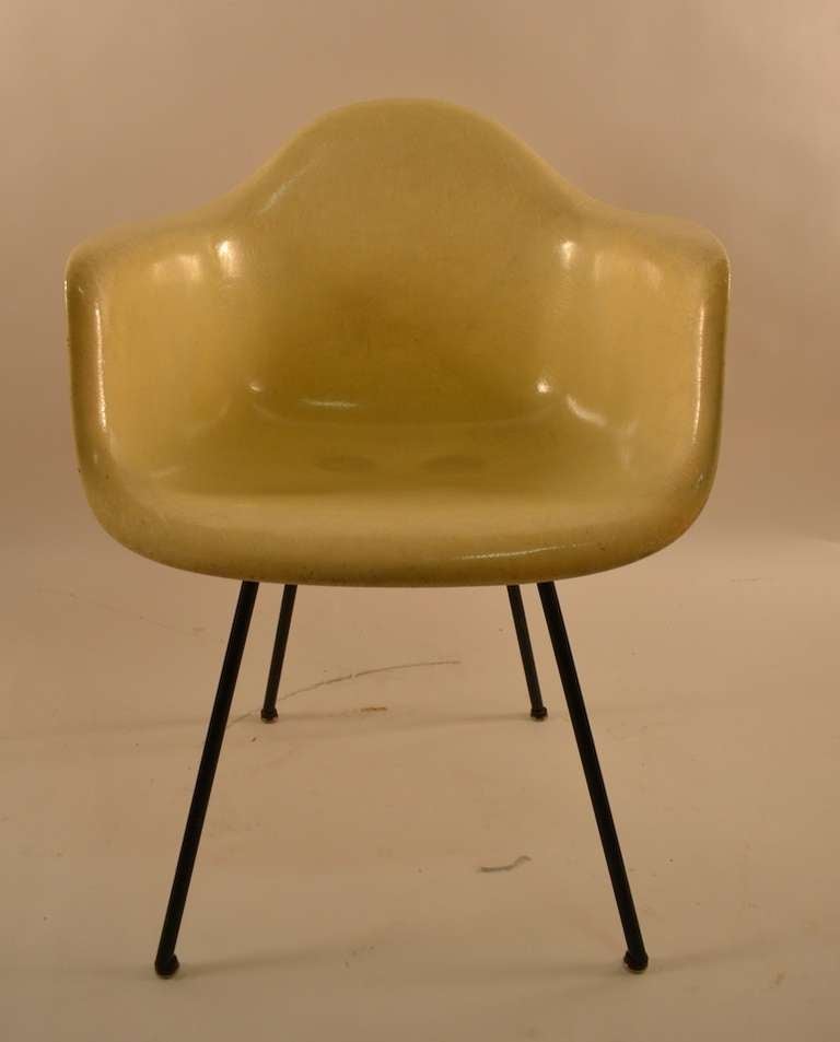 Early Eames Rope Edge Fiberglass Bucket Chair 1