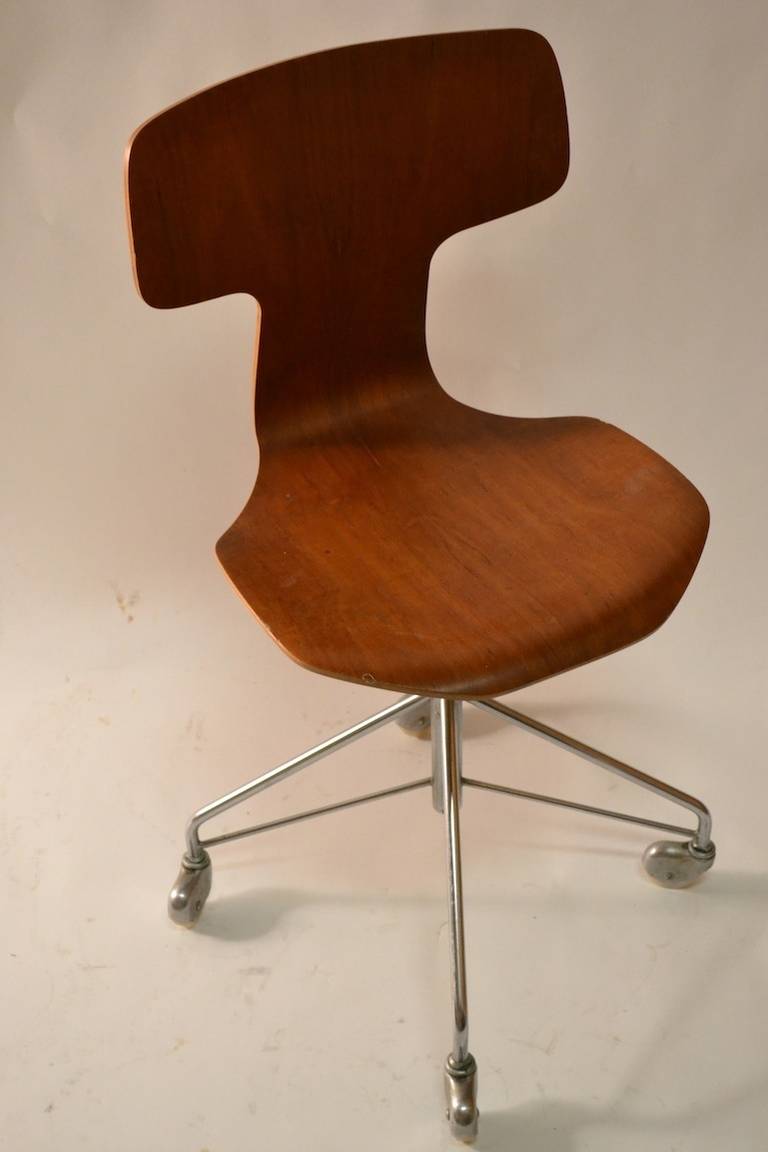 Arne Jacobsen for Fritz Hansen Swivel Desk Chair 2