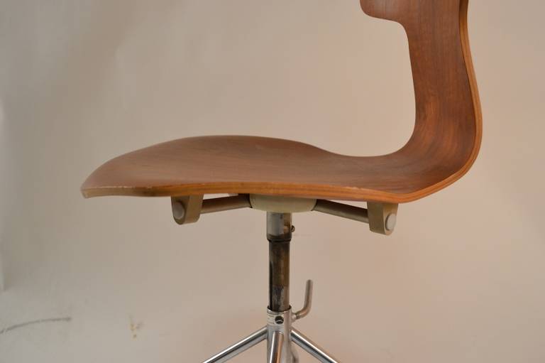 Late 20th Century Arne Jacobsen for Fritz Hansen Swivel Desk Chair