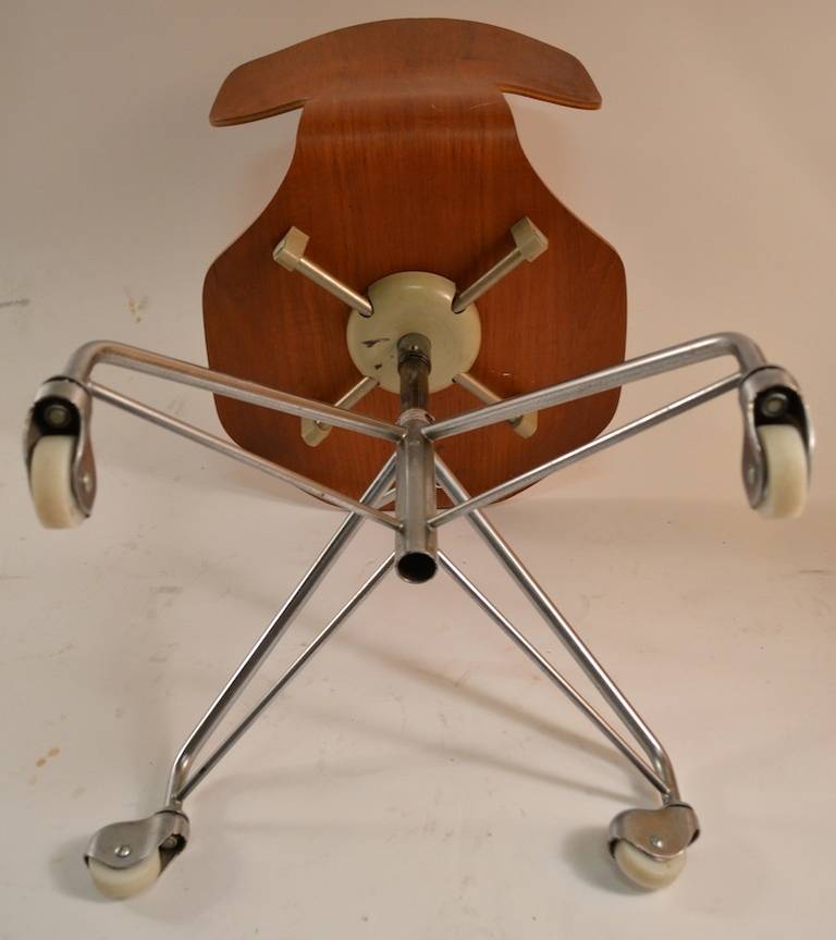 Mid-Century Modern Arne Jacobsen for Fritz Hansen Swivel Desk Chair