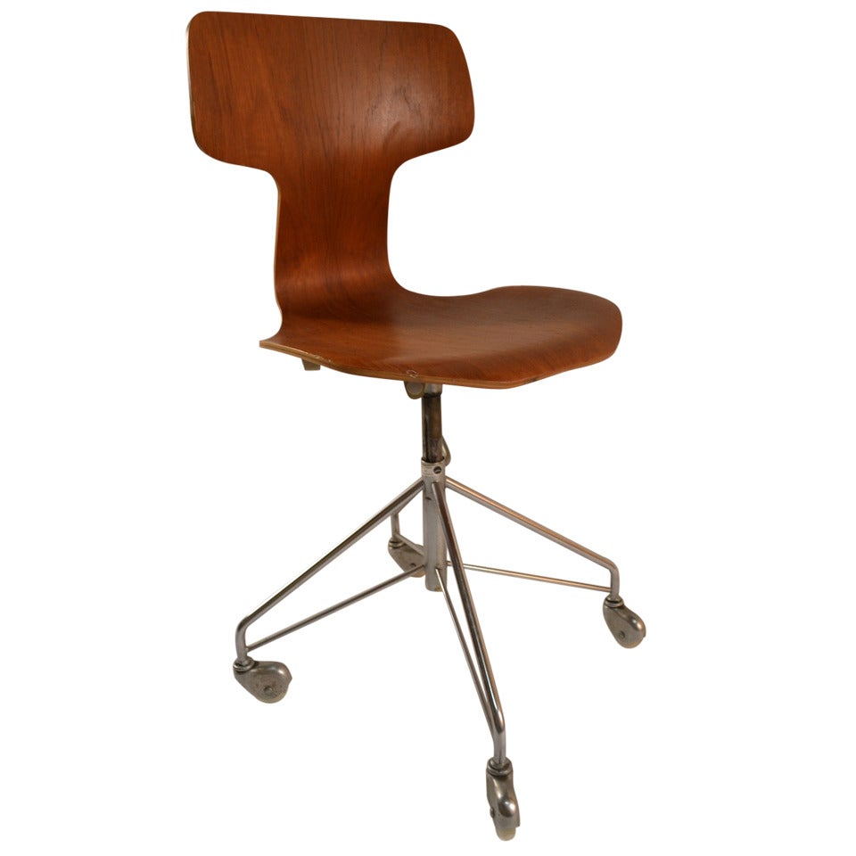 Arne Jacobsen for Fritz Hansen Swivel Desk Chair