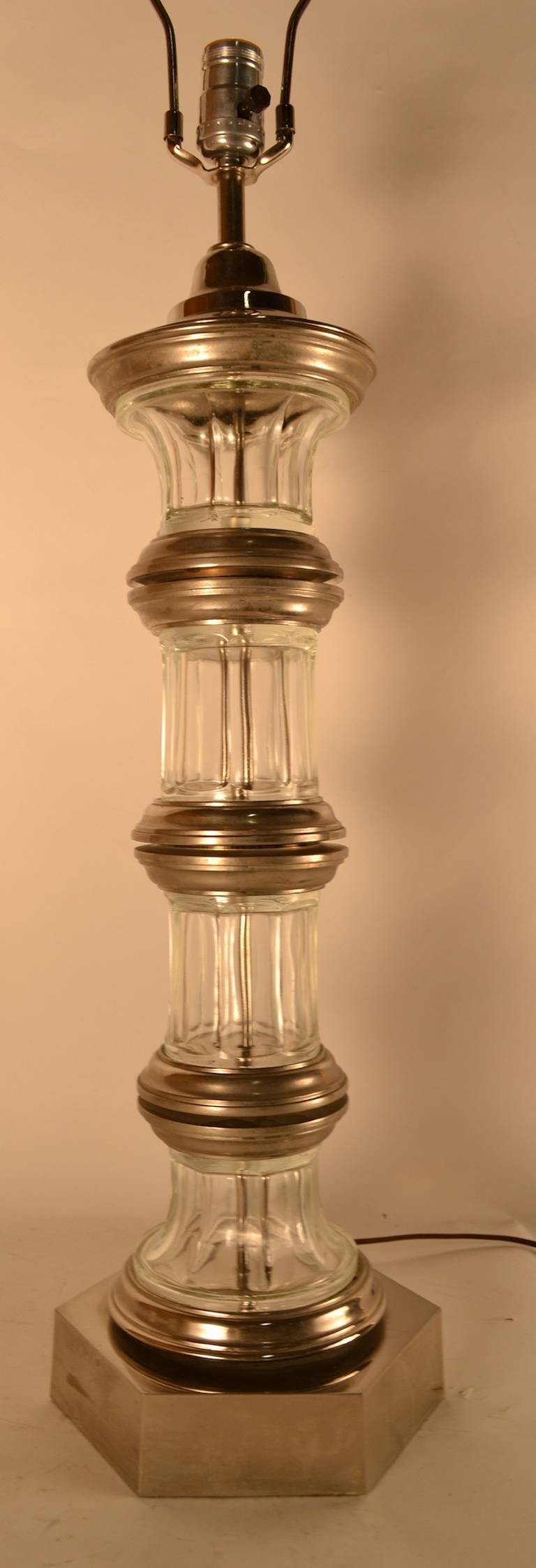 Säulenlampe aus Glas mit Silberdetails im Angebot 5
