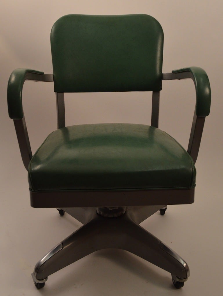 American Classic Swivel Tilt Industrial Office Chair