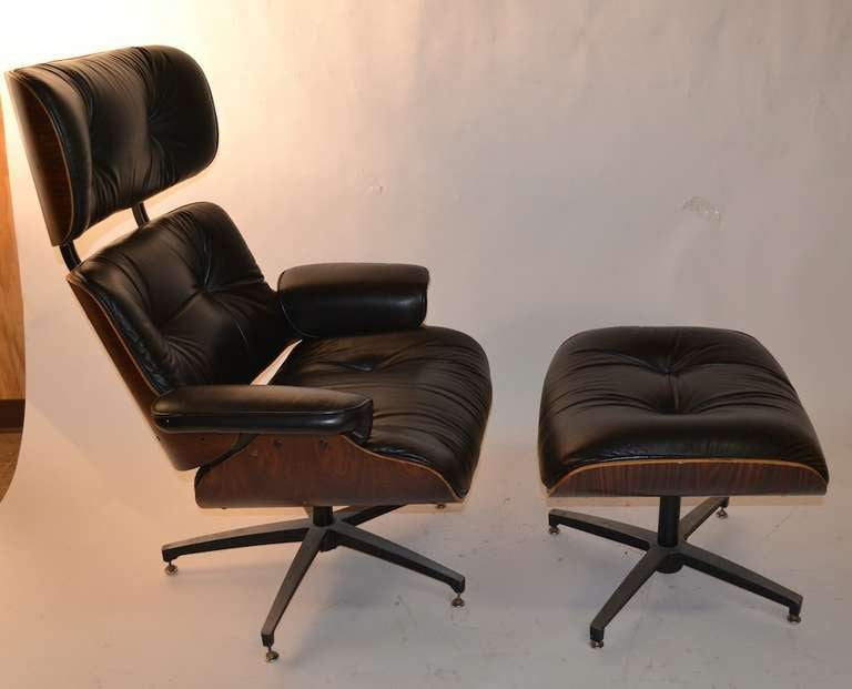 George Mulhauser For Plycraft Leather and Rosewood Lounge Chair and Ottoman In Excellent Condition In New York, NY