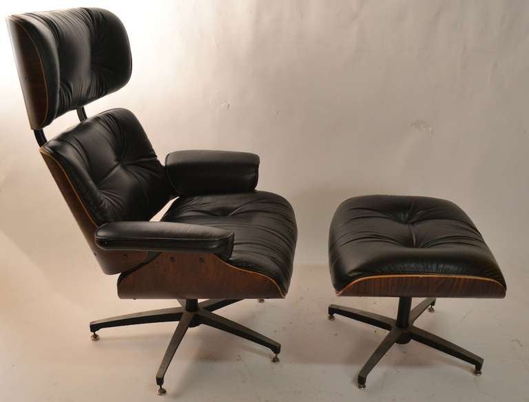 Very nice example of the design icon by Mulhauser, after Eames. Not often found in Leather and Rosewood. Very good origianal condition. Dimensions in listing are for chair only.
