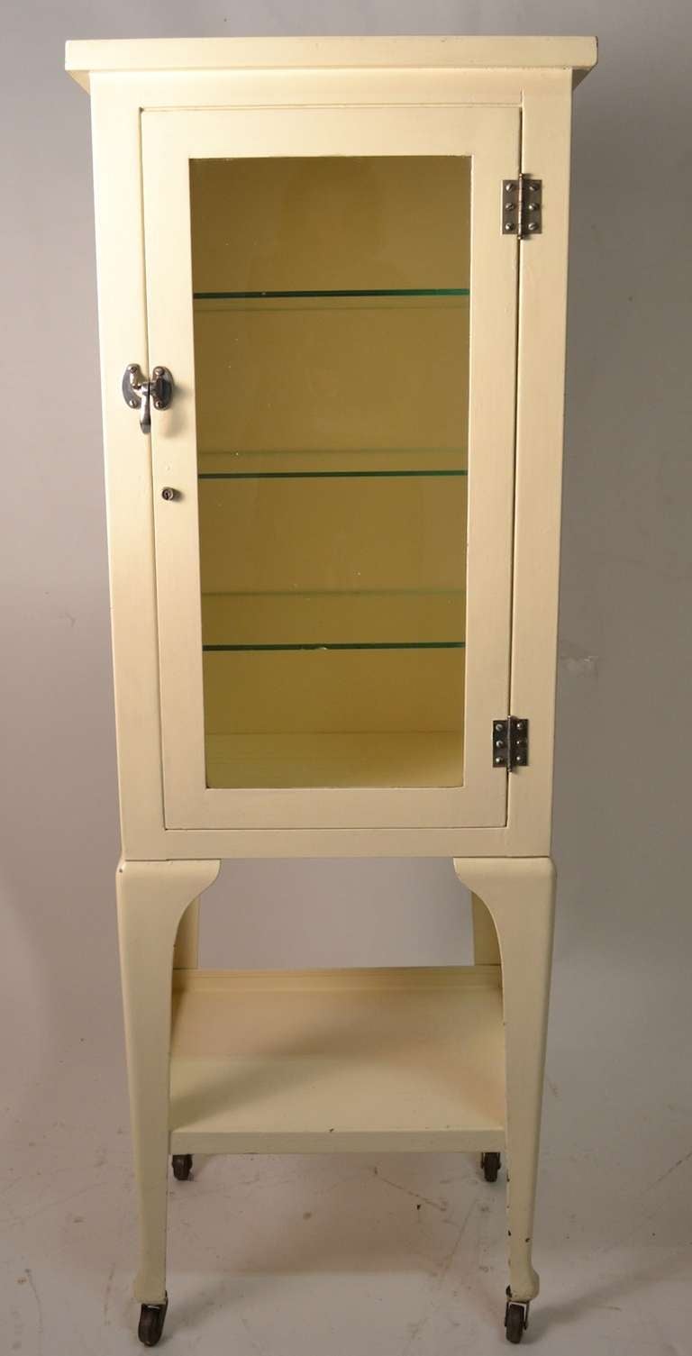 Nice one door medical display Vitrine, Medical Cabinet. Glass door, and shelves ( minor chips to glass shelves ).
Great for bathroom, or kitchen storage, and display.