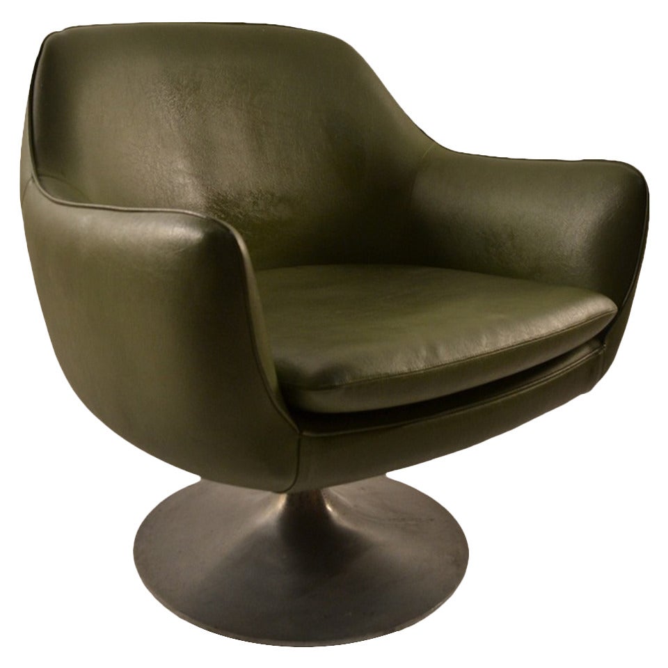 Overman Swivel Pod Chair