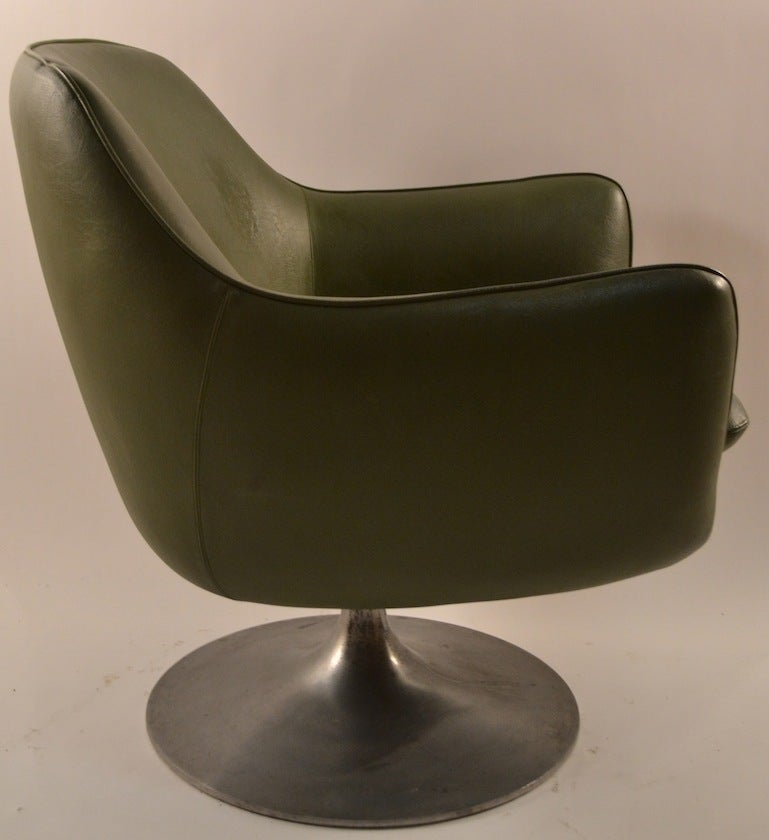 Mid-Century Modern Overman Swivel Pod Chair