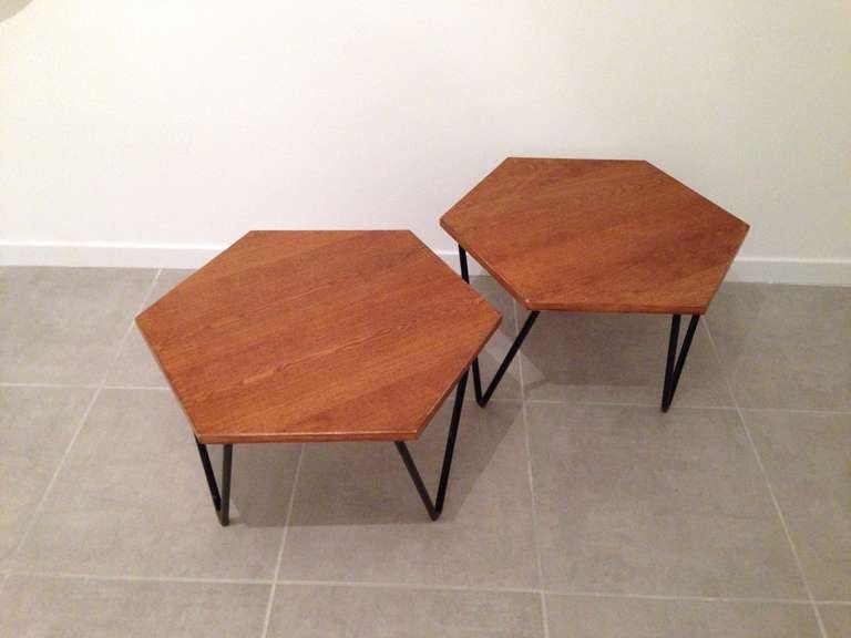 Important and rare pair of low table by Gio Ponti manufactured by ISA Bergamo circa 1950.
The metal tag of the manufacturer & numeration is present on the reserve of the top, picture on request.

Varnished steel and ash veneer.
Height 15.3in.,