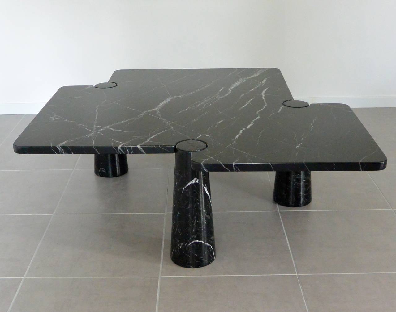Rare and important coffee table by Angelo Mangiarotti manufactured by Skipper, circa 1970.
Model 
