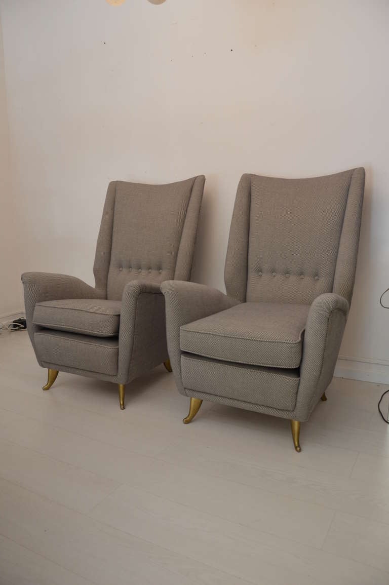 Very elegant and rare pair of Paolo Buffa Lounge Chair reupholstered in grey original 1960 Tecno fabric.