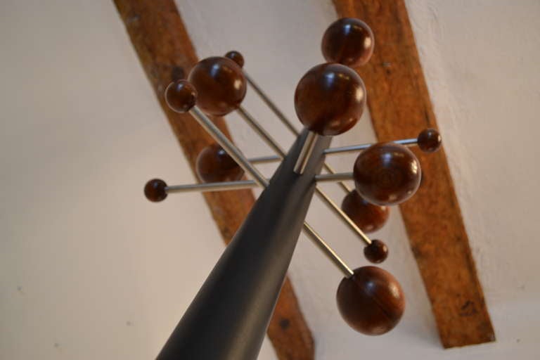 Osvaldo Borsani Adjustable Coat Rack Model No. AT 16 In Good Condition In Fuveau, Provence