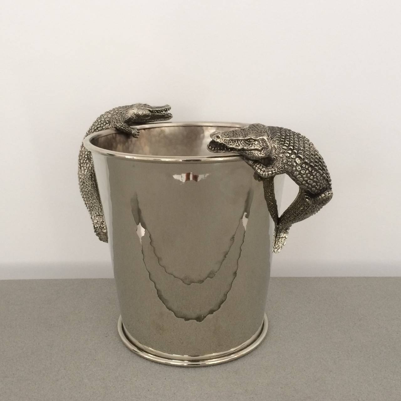 Crocodile champagne cooler by Giovani Raspini in white bronze, circa 1990
Sign on the underside
Orignal box include.