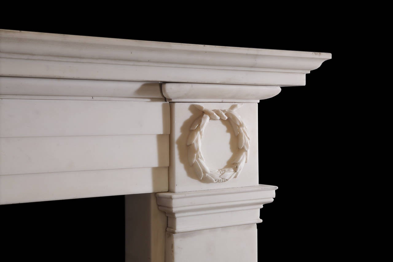 Early 19th Century Regency Mantle in Statuary Marble In Good Condition In New York, NY