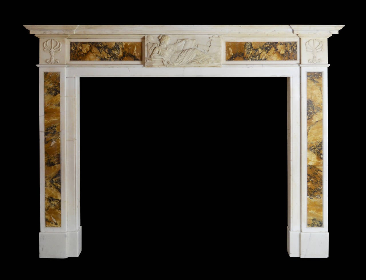 Cheminée Regency du 19ème siècle en statuaire et Sienne