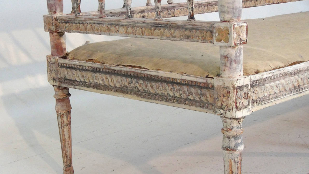 18th Century Swedish Gustavian Period Settee in Original Paint and Giltwood 3