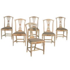 Ensemble de six chaises de salle à manger de style gustavien suédois en peinture et dorure d'origine