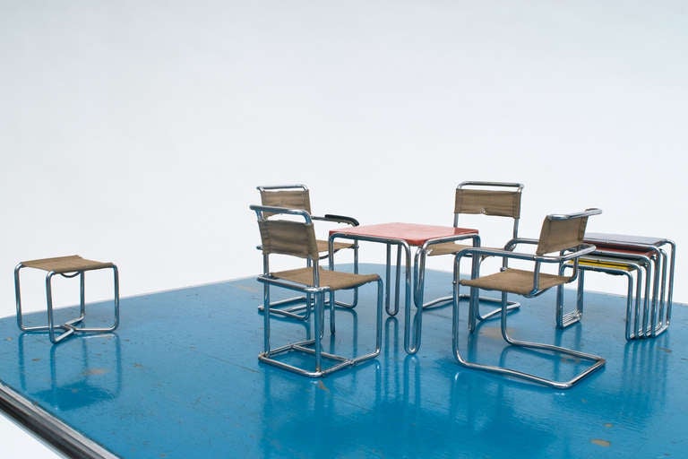 MARCEL BREUER
BAUHAUS DESSAU attr.

MODELS FOR TUBULAR STEEL FURNITURE

Designed by: Marcel Breuer, between 1925 and 1928.
Executed by: Bauhaus Dessau attr., around 1930.

Brass, nickel-plated, chairs with fabric, laminated wood, table tops