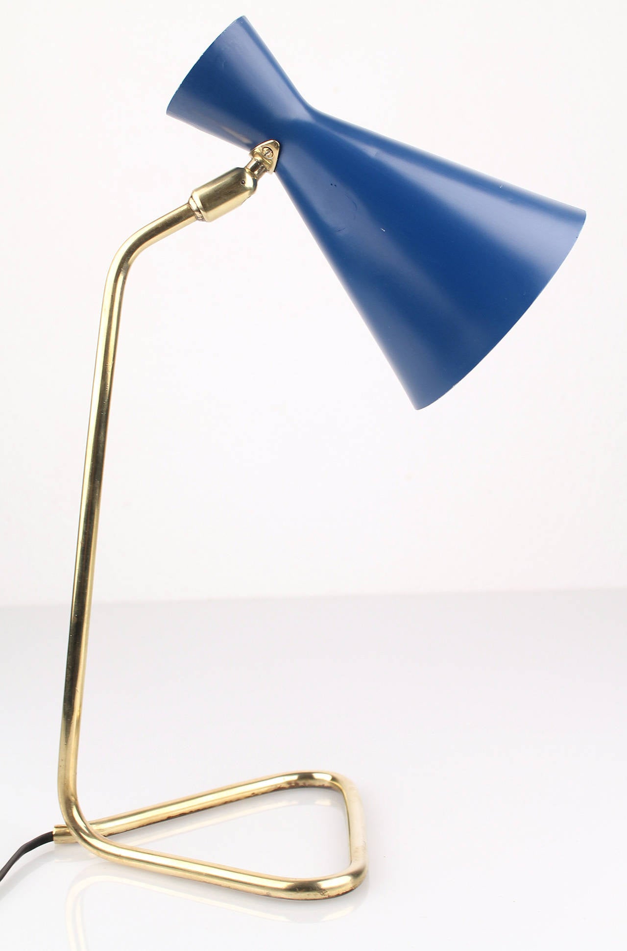 Stilnovo desk lamp, adjustable blue enameled shade, single frame brass loop base

 1 standard bulb up to 60 watts