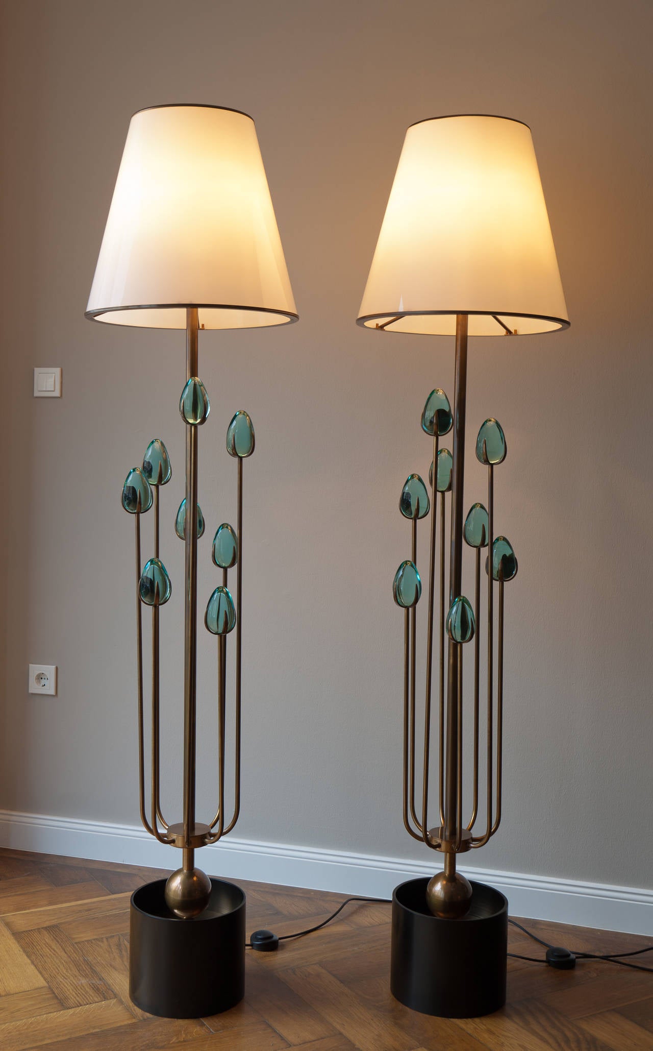 Pair of floor lamps by Roberto Giulio Rida
Base metal black matt lacquered, brass body patinated bronze, eight vertical arms surmounted by eight cotton seed crystal hand-ground, glass shade, white diffuser vintage.
Unique Piece, Italy 2014
Signed