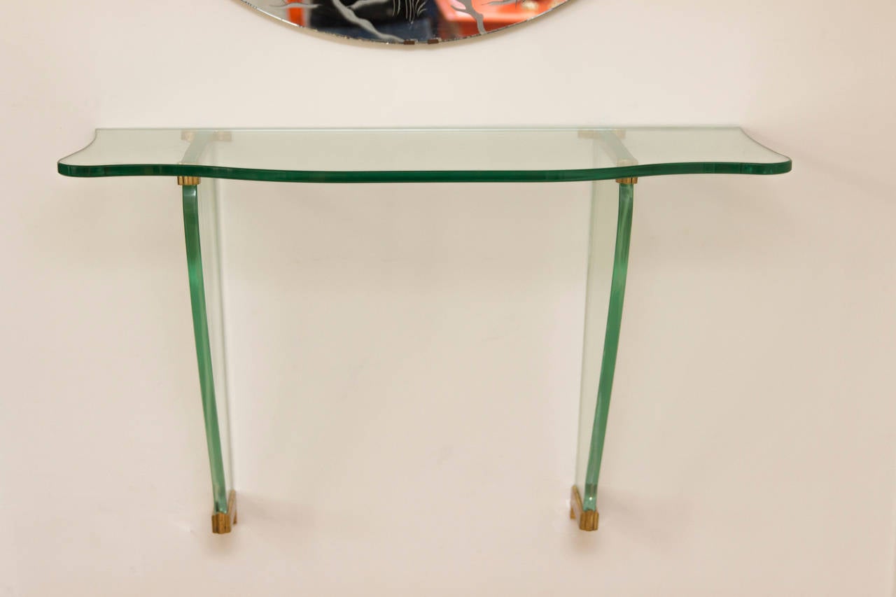 Rare wall console, attr. Fontana Arte, Italy circa 1940, heavy thick shaped glass, brass mounts, perfect original condition, no chips in the glasses.
Prod. Fontana Arte.
-Console plate: length 98 cm.
-Height: 65 cm.
Depth: 35 cm.
Glass