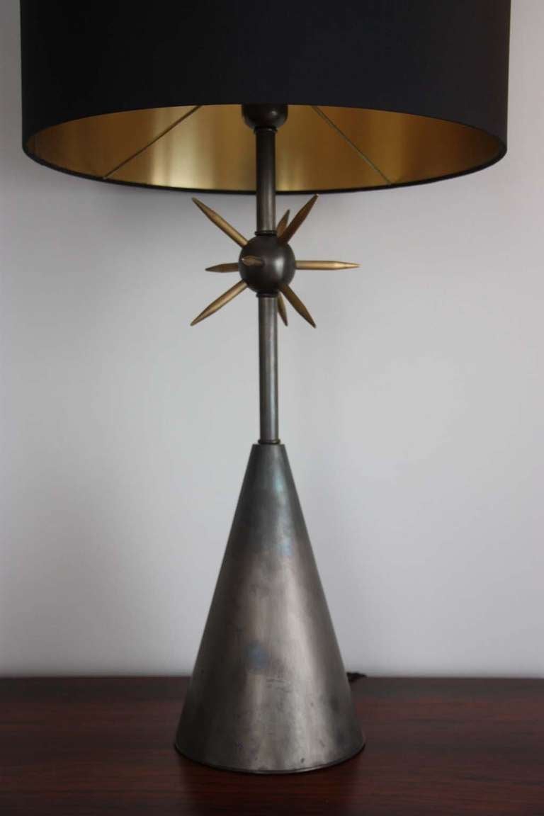 Pair of bronze star table lamps In Excellent Condition In Munich, DE