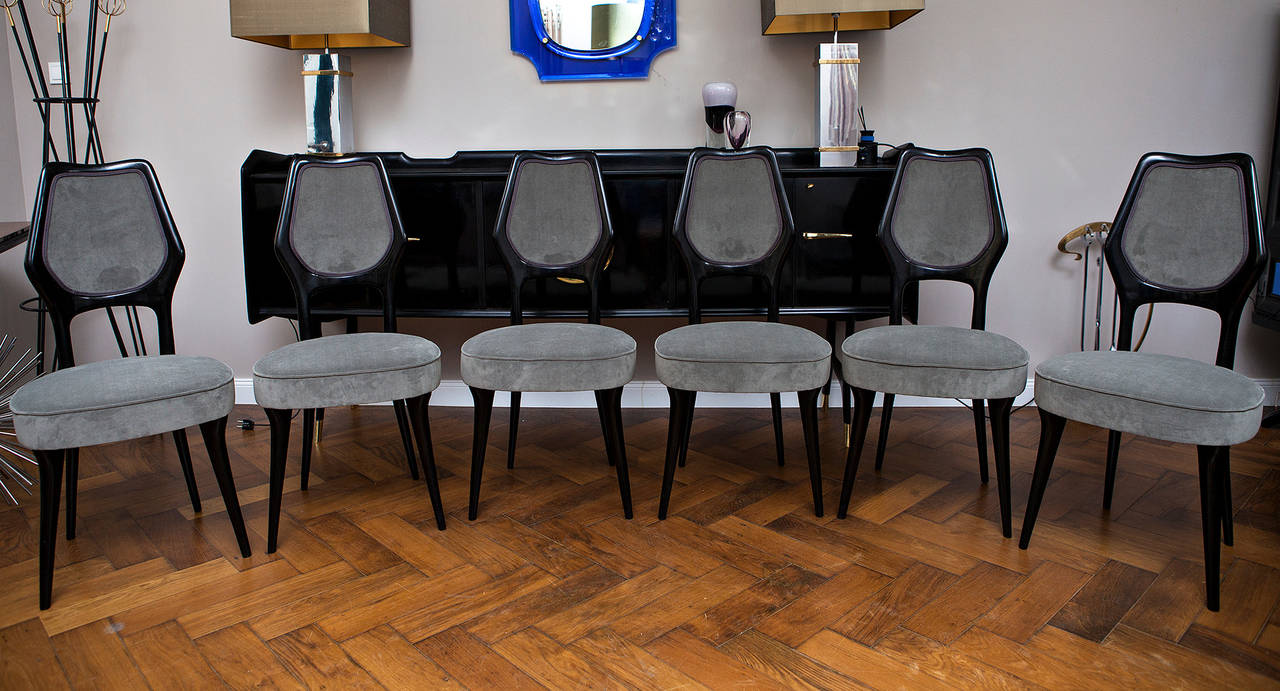 Set of six dinning table chairs by Vittorio Dassi, Prod. Dassi, Itlay circa 1950, each chair is complete reupholstered, new velvet fabric, professional restored and black shellac polished, very solid wooden frame, which is very typical of the high