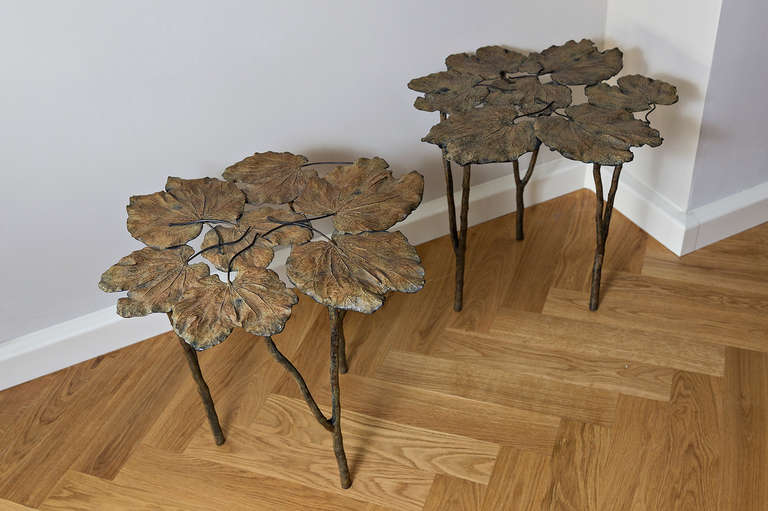 A very elegant pair of brass tables, France, circa 1970, leaf and foliage plate, branch legs. Very heavy bronze, excellent handmade bronze work by a nameless artist in the 1970.
