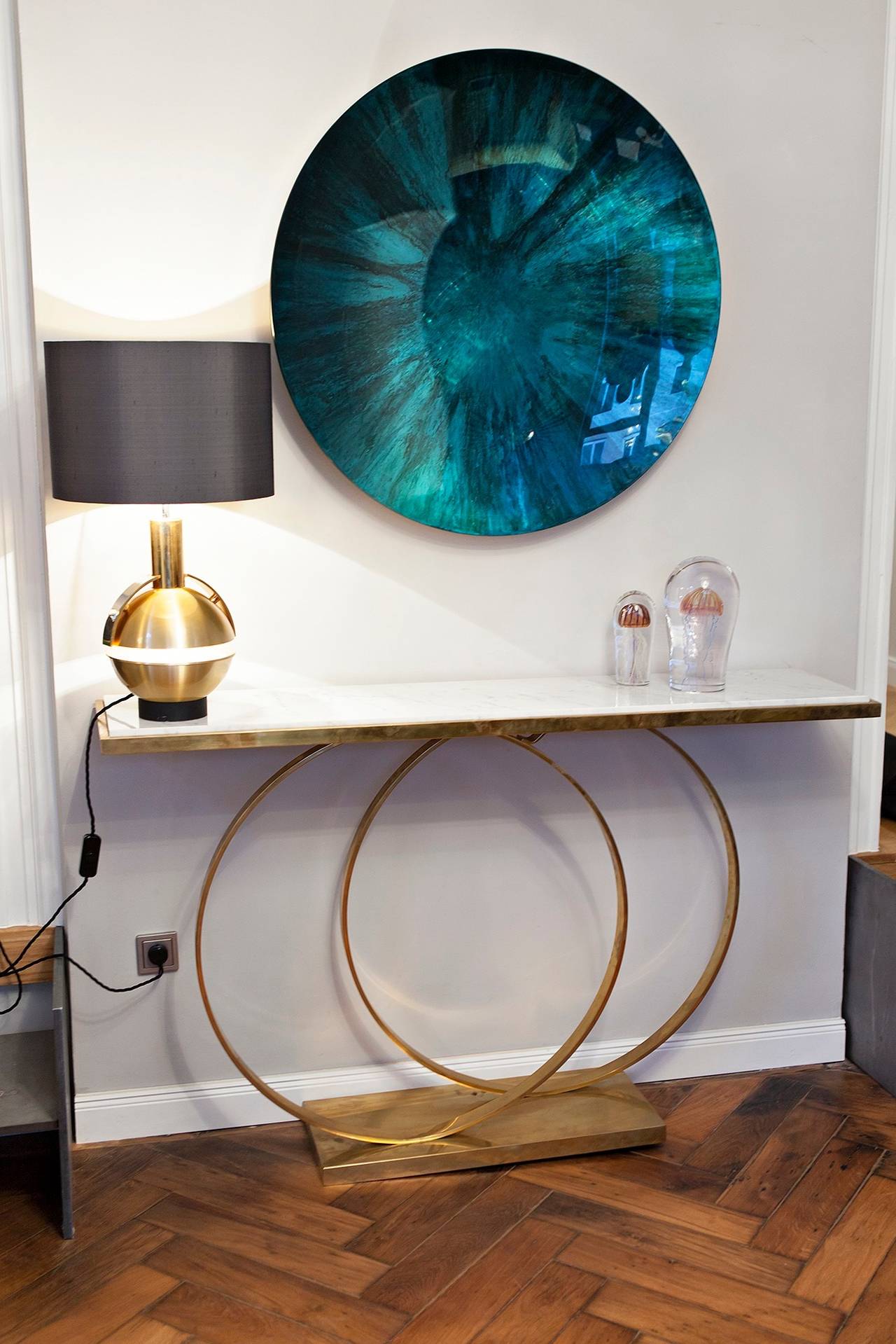 Amazing contemporary unique convex mirror Miroir Bleu in oxyde mirror glass by Christophe Gaignon, France, 2014.
Handmade glass mirror by the artist.
Diameter 90 cm, depth 12 cm.
Brass suspension, signed by C. Gaignon on the backside.