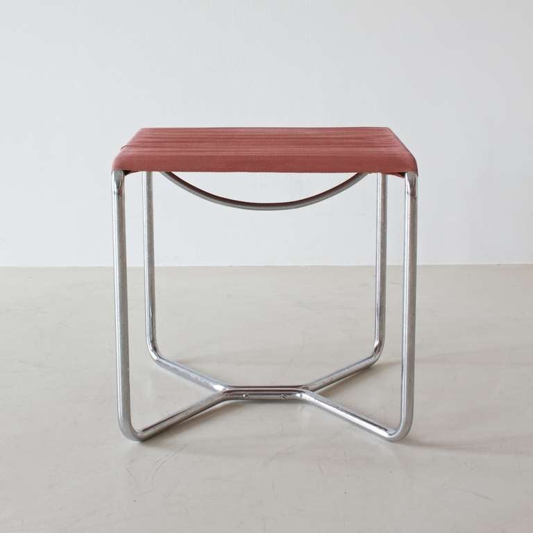 The B 8 stool by Marcel Breuer was produced by Thonet Mundus.