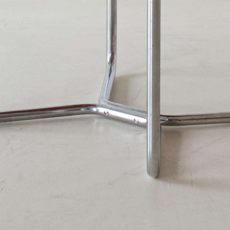 Thonet B 8 stool In Excellent Condition For Sale In Berlin, DE
