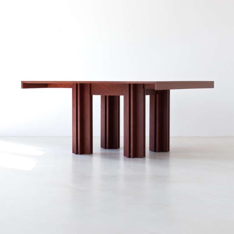This is a beautiful Quatour table by Carlo Scarpa in perfect condition.
