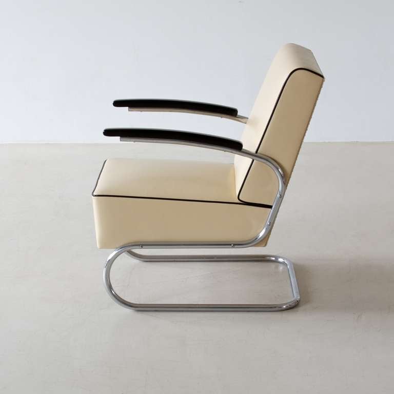 German Bauhaus tubular steel lounge chair For Sale