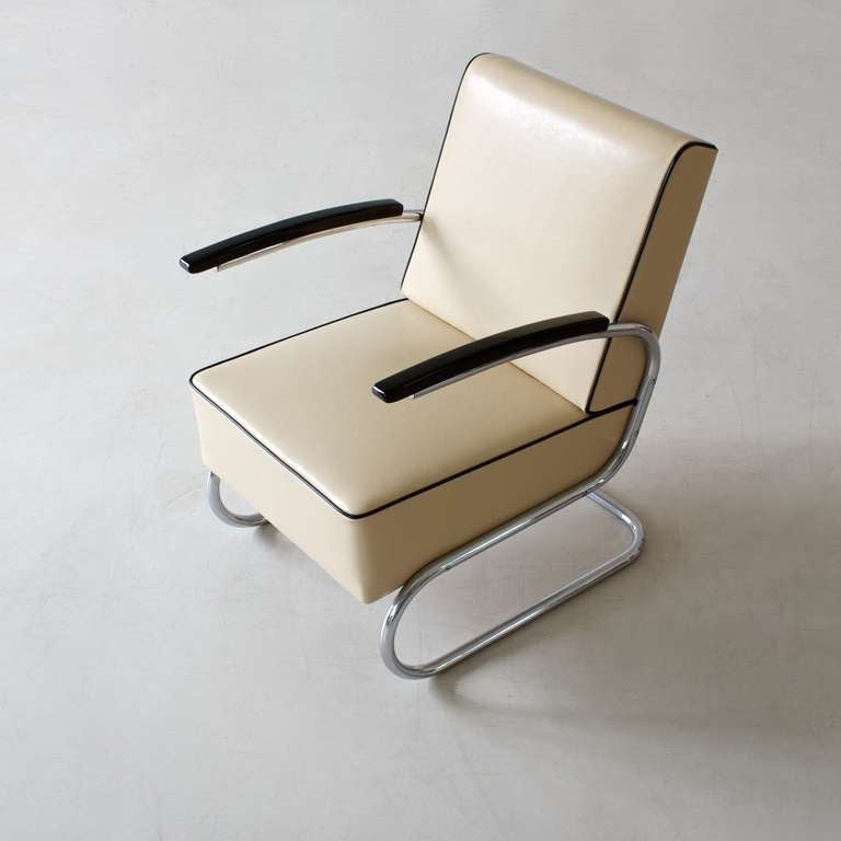 Mid-20th Century Bauhaus tubular steel lounge chair For Sale