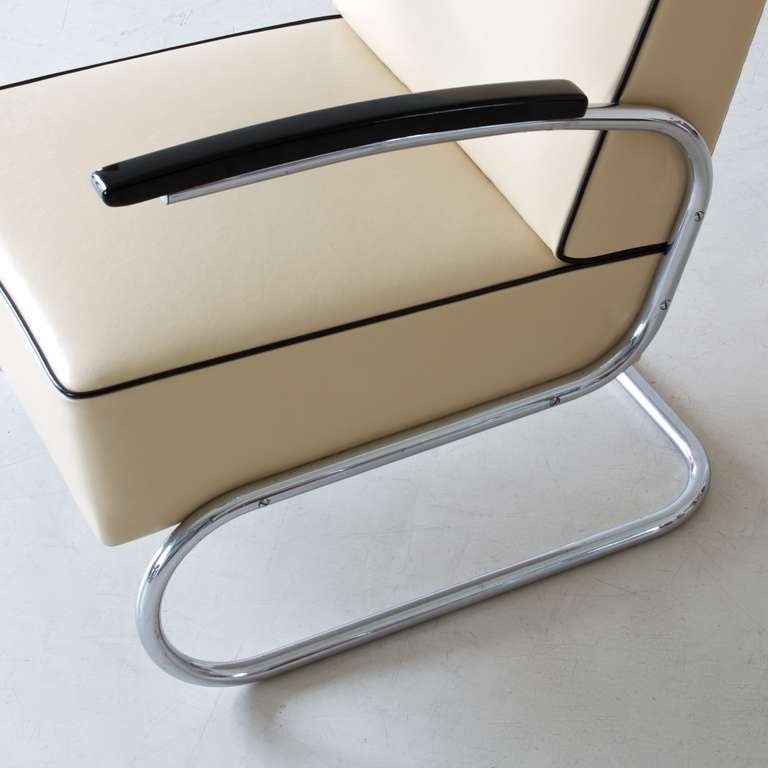 Wood Bauhaus tubular steel lounge chair For Sale