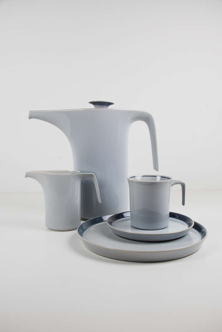 Walter Gropius, Louis McMillen 'TAC 2' Kaffeeservice Mod. 1290, 1969

Execution: Rosenthal studio line

Lit.: 100 Jahre Porzellan, Kestnermuseum Hannover, p.113