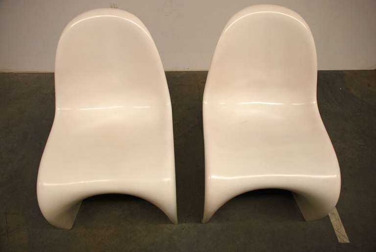 Verner Panton 'S-chair', a pair of chairs, 1. edition

Execution: Herman Miller