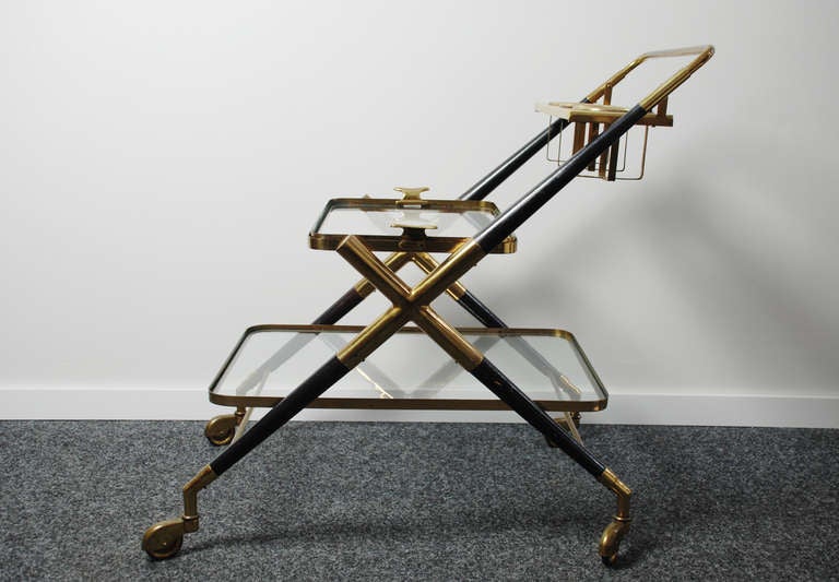 Italien Bar Cart, attributed CESARE LACCA 1940/50s

upper tablet removable

Marked: MOD.DEP. MADE IN ITALY

LIT.: Quittenbaum Auction 104A, Lot 7