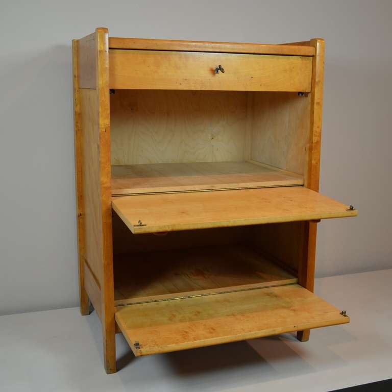 Beautiful German Dresser "Deutsche Werkstätten Hellerau" at 1stDibs
