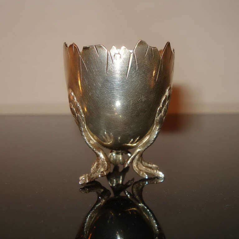 Charles Murat for Maison Murat, Paris
Silver egg-cup standing on bird legs.

Minerve poincon and Charles Murat maker's mark.

circa 1897

Dimensions
Height: 4.5 cm
Weight: 35 g.

Charles Murat exhibited and received prizes at the