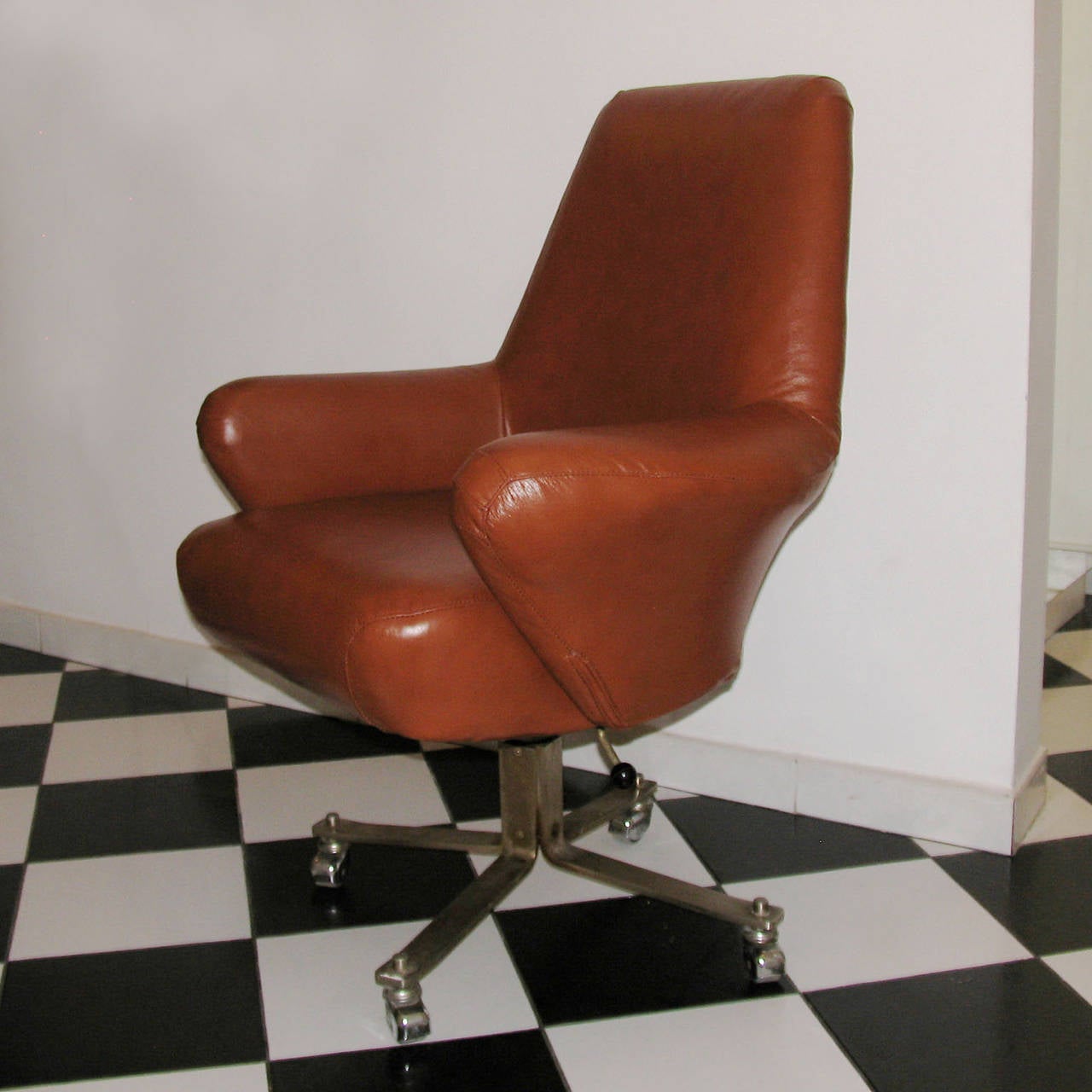 Leather Very rare swivel desk chair by Gianni Moscatelli for Formanova