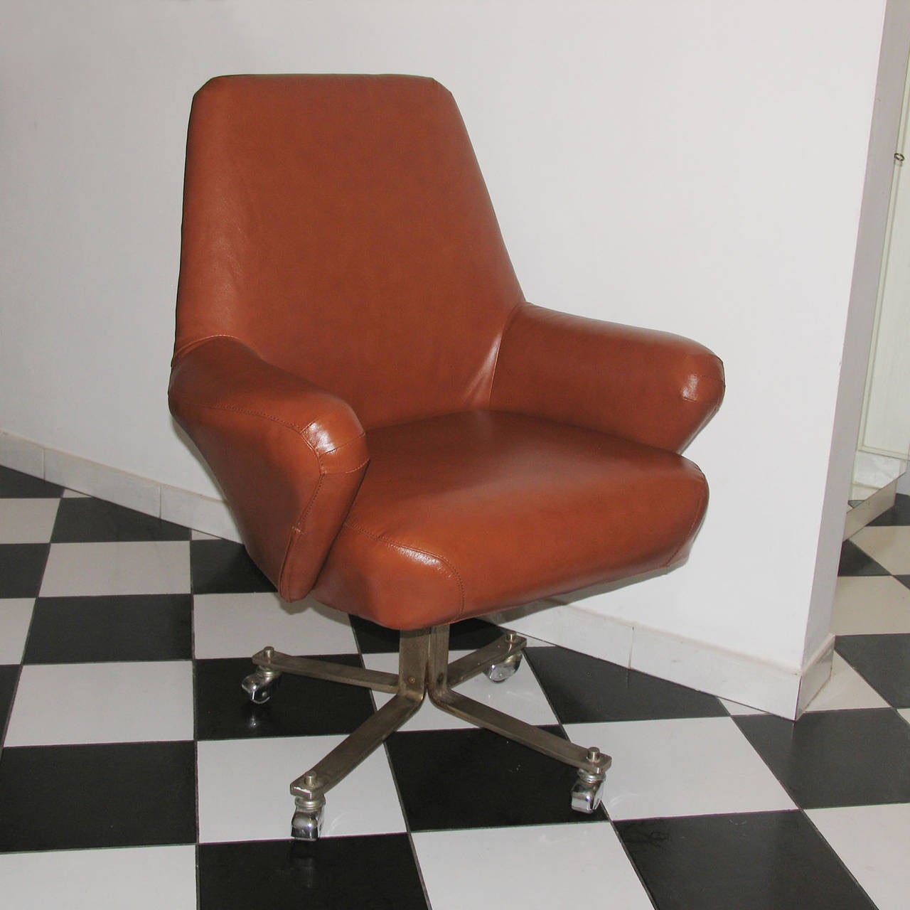 Very rare swivel desk chair by Gianni Moscatelli for Formanova In Good Condition In Bochum, NRW