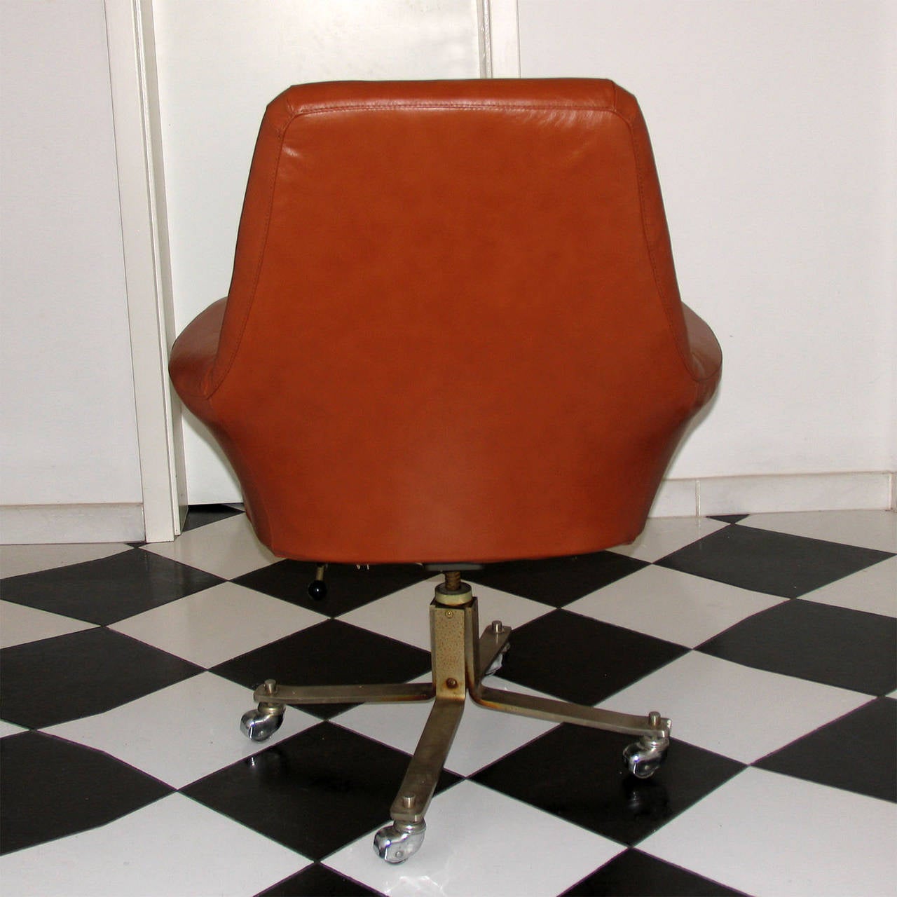 Mid-20th Century Very rare swivel desk chair by Gianni Moscatelli for Formanova