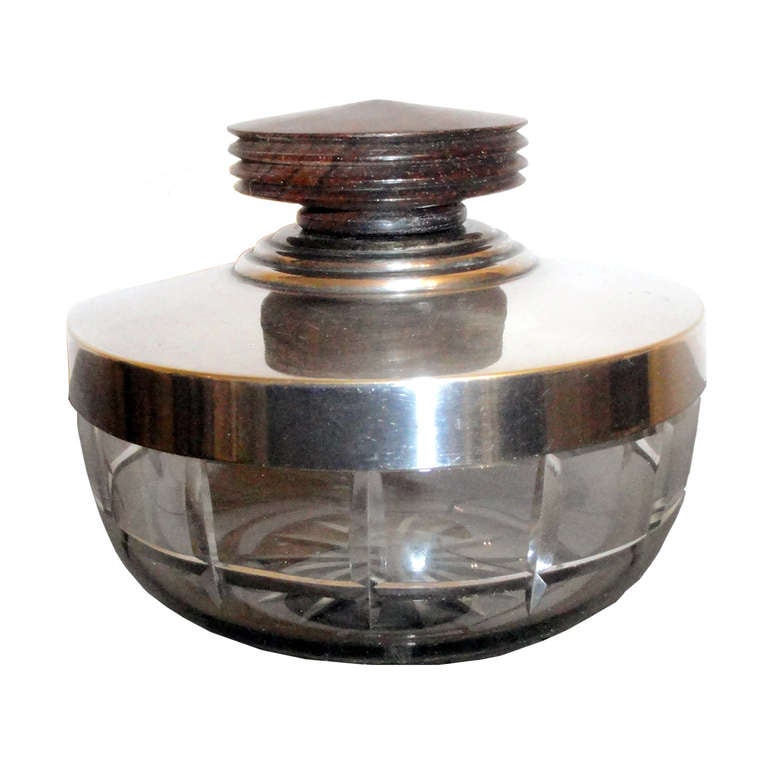 Cut crystal circular candy dish. Silvered metal lid, Macassar ebony knob.
Very rare deluxe Gallia silver plated by Alfenide. Wear both the marks of Alfenide and the deluxe 'crown' mark. 
Around 1920's 
Height: 10 cm - Diameter: 11.5 cm
Small